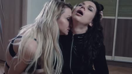 Crime House - CATFIGHT Crime House - CATFIGHT