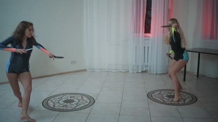 Crime House - KNIFE DUELING Crime House - KNIFE DUELING